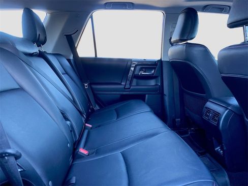 Used 2020 Toyota 4Runner TRD Off-Road Premium image 28