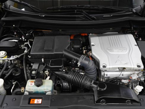 Used 2022 Mitsubishi Outlander 4WD Plug-In Hybrid image 31