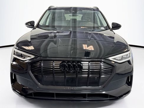 Used 2022 Audi e-tron Premium w/ Convenience Plus Package image 2