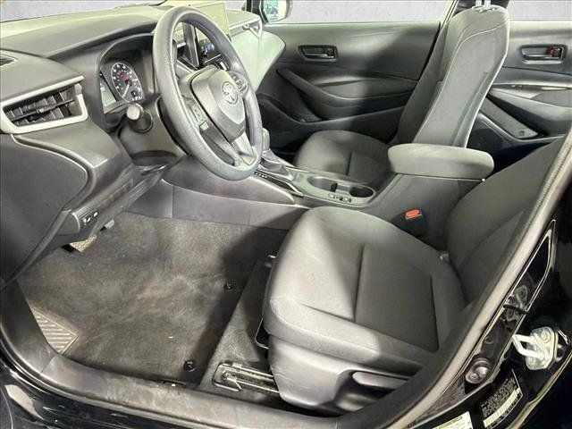 Used 2025 Toyota Corolla LE FWD image 9