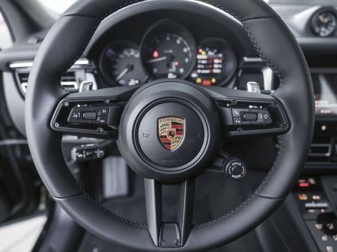 Certified 2026 Porsche Macan AWD/4WD image 17