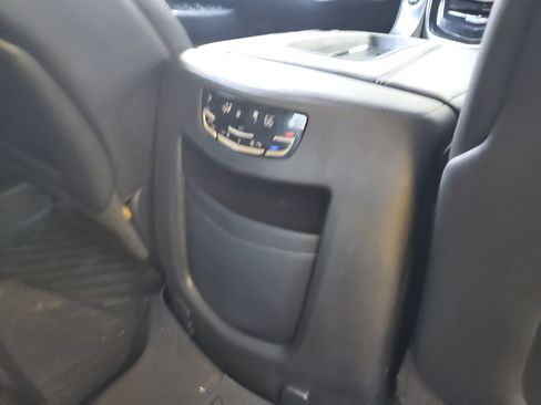 Used 2015 Cadillac Escalade Luxury image 37