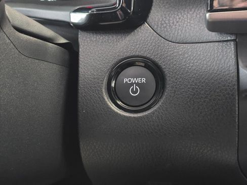 Used 2025 Toyota Camry SE image 32