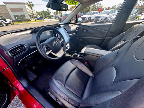 Used 2017 Toyota Prius Prime Advanced FWD image 7