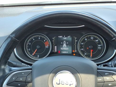 Used 2021 Jeep Cherokee Latitude Plus w/ Sun & Sound Group AWD/4WD image 9