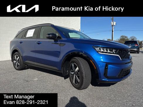 Used 2023 Kia Sorento S w/ Panoramic Sunroof Package image 3