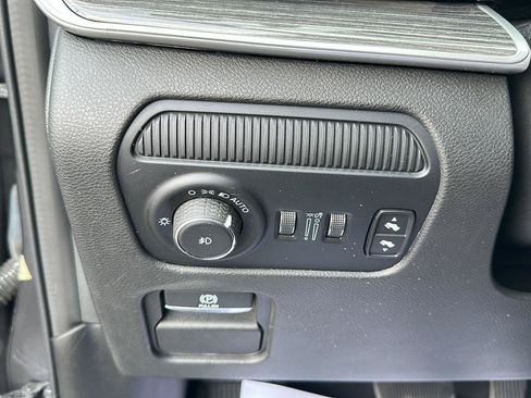 Used 2022 Jeep Wagoneer Series III w/ Convenience Group I AWD/4WD image 10