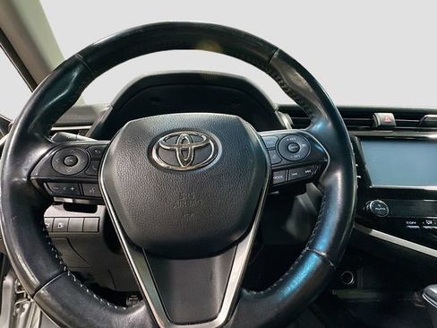 Used 2018 Toyota Camry SE FWD image 12