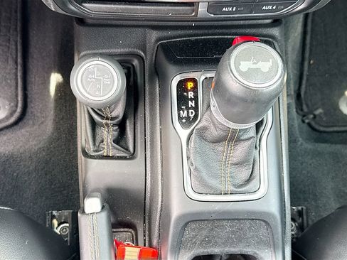 Used 2022 Jeep Wrangler Unlimited Sahara AWD/4WD image 18
