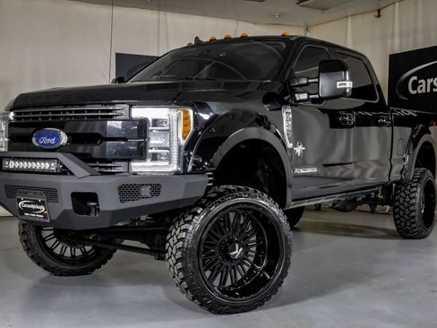 Used 2019 Ford F250 Lariat w/ Lariat Ultimate Package AWD/4WD image 4