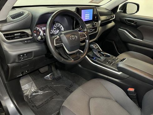 Used 2023 Toyota Highlander LE image 24