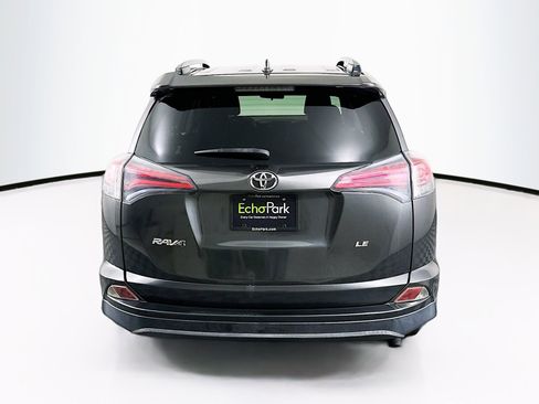 Used 2018 Toyota RAV4 LE image 7