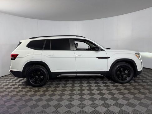 Used 2024 Volkswagen Atlas Peak Edition SE image 5