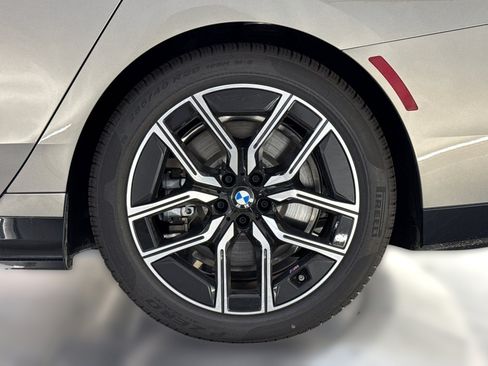 Used 2026 BMW i7 eDrive50 w/ M Sport Package RWD image 13
