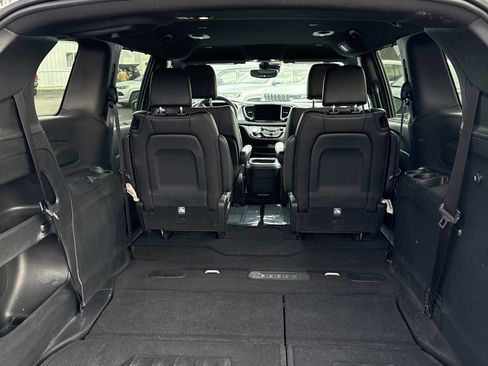 Used 2023 Chrysler Pacifica Touring-L w/ S Appearance Package image 22