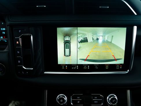 Used 2024 GMC Yukon Denali w/ Advanced Technology Package AWD/4WD image 17