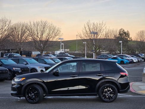 New 2026 Honda HR-V Sport image 7