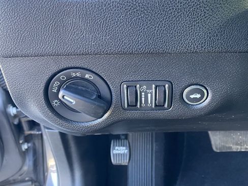 Used 2020 Dodge Charger SXT image 10