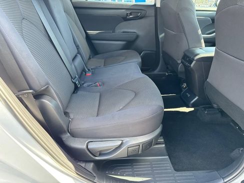 Used 2023 Toyota Highlander LE image 16