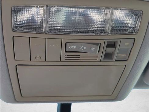 Used 2010 Toyota Venza FWD image 23