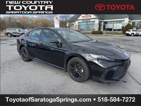 Used 2025 Toyota Camry SE image 1
