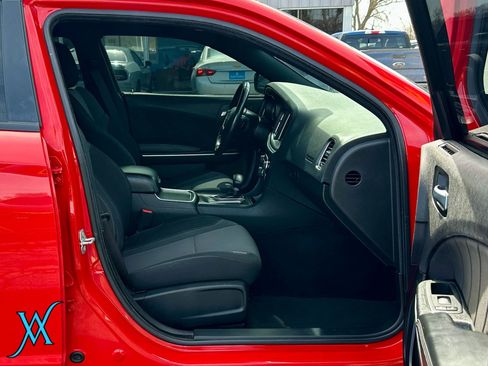Used 2022 Dodge Charger SXT RWD image 17