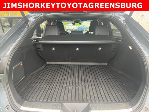 Used 2024 Toyota Venza XLE image 33