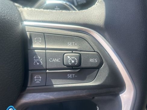 Used 2024 Jeep Grand Cherokee Limited w/ Black Appearance Package AWD/4WD image 22