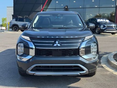New 2025 Mitsubishi Outlander SE image 6