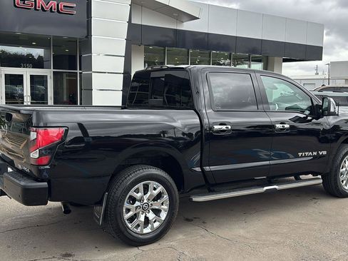 Used 2020 Nissan Titan SL w/ Moonroof Package image 8