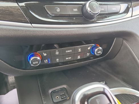 Used 2021 Buick Enclave Avenir w/ Avenir Technology Package image 28