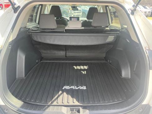 Used 2020 Toyota RAV4 XLE FWD image 4