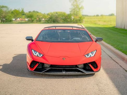 Used 2018 Lamborghini Huracan Performante AWD/4WD image 33