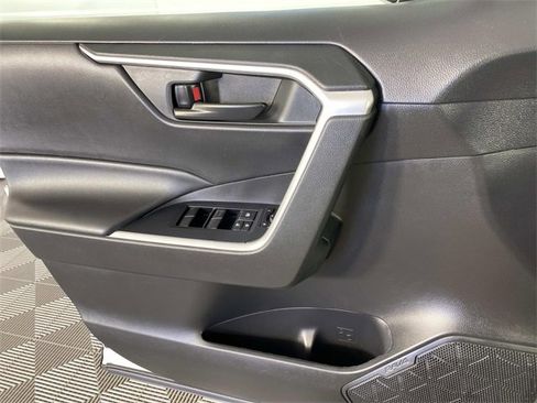 Used 2022 Toyota RAV4 LE image 22