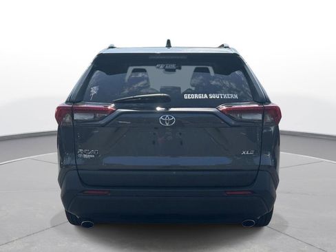 Used 2022 Toyota RAV4 XLE Premium FWD image 7
