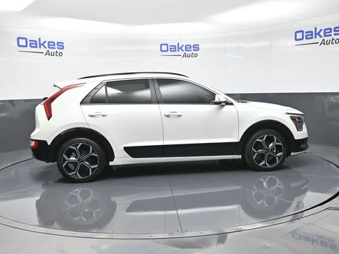 Certified 2023 Kia Niro EX Touring image 9