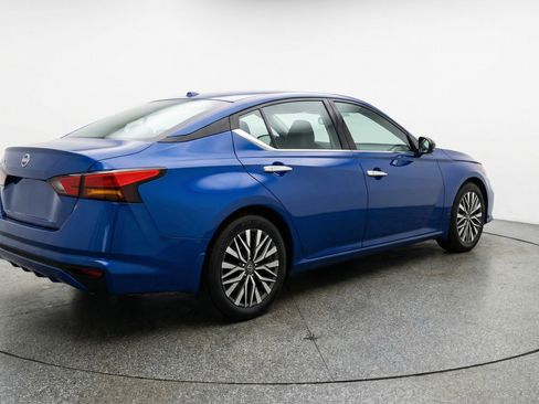 Used 2025 Nissan Altima 2.5 SV image 9