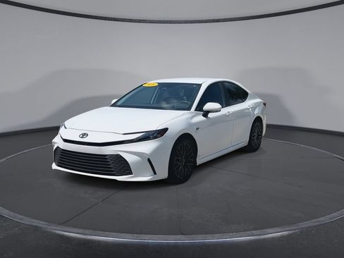 Used 2026 Toyota Camry LE w/ Convenience Package FWD image 4