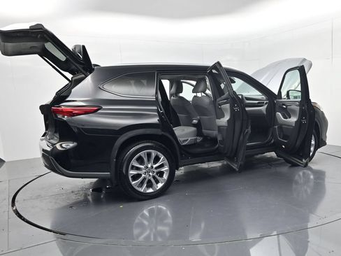 Used 2023 Toyota Highlander Limited AWD/4WD image 59