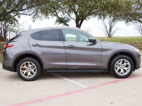 Used 2019 Alfa Romeo Stelvio image 6
