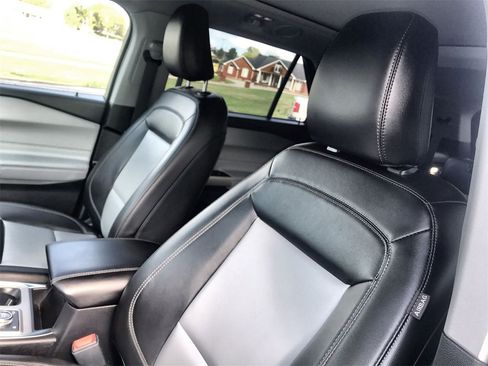 Used 2023 Ford Explorer XLT w/ Equipment Group 202A image 11