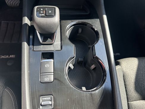 Used 2025 Nissan Rogue SV image 18