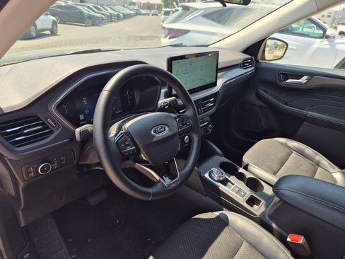 Used 2025 Ford Escape SE FWD image 16
