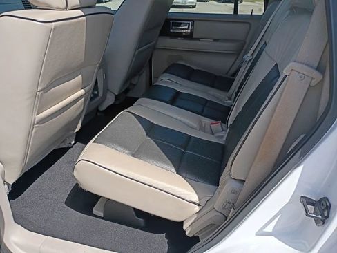 Used 2009 Lincoln Navigator Sport Utility 4D image 19