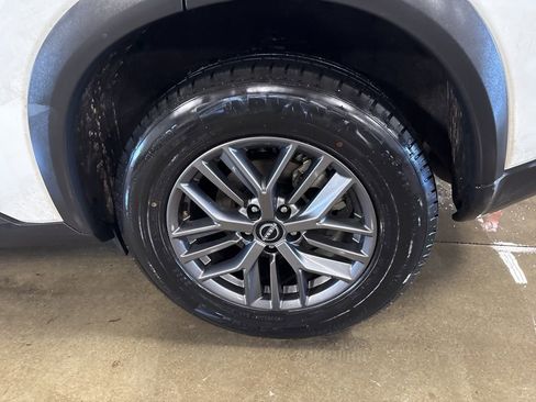 Used 2023 Nissan Rogue S AWD/4WD image 17