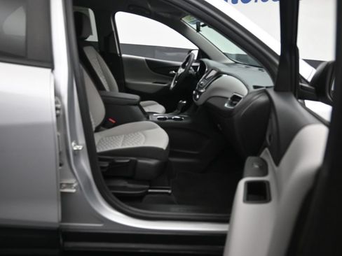 Used 2021 Chevrolet Equinox LS w/ LS Convenience Package AWD/4WD image 9