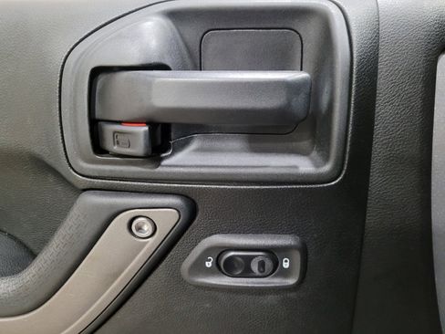 Used 2018 Jeep Wrangler Unlimited Sport S AWD/4WD image 27