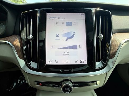 Used 2022 Volvo S60 B5 Momentum image 17