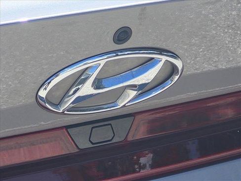 Used 2023 Hyundai Elantra SEL w/ Cargo Package FWD image 15