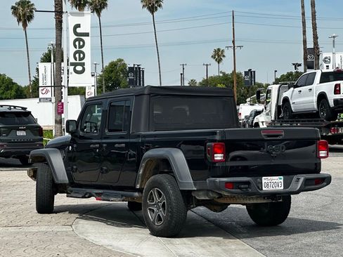 Used 2021 Jeep Gladiator Sport image 2